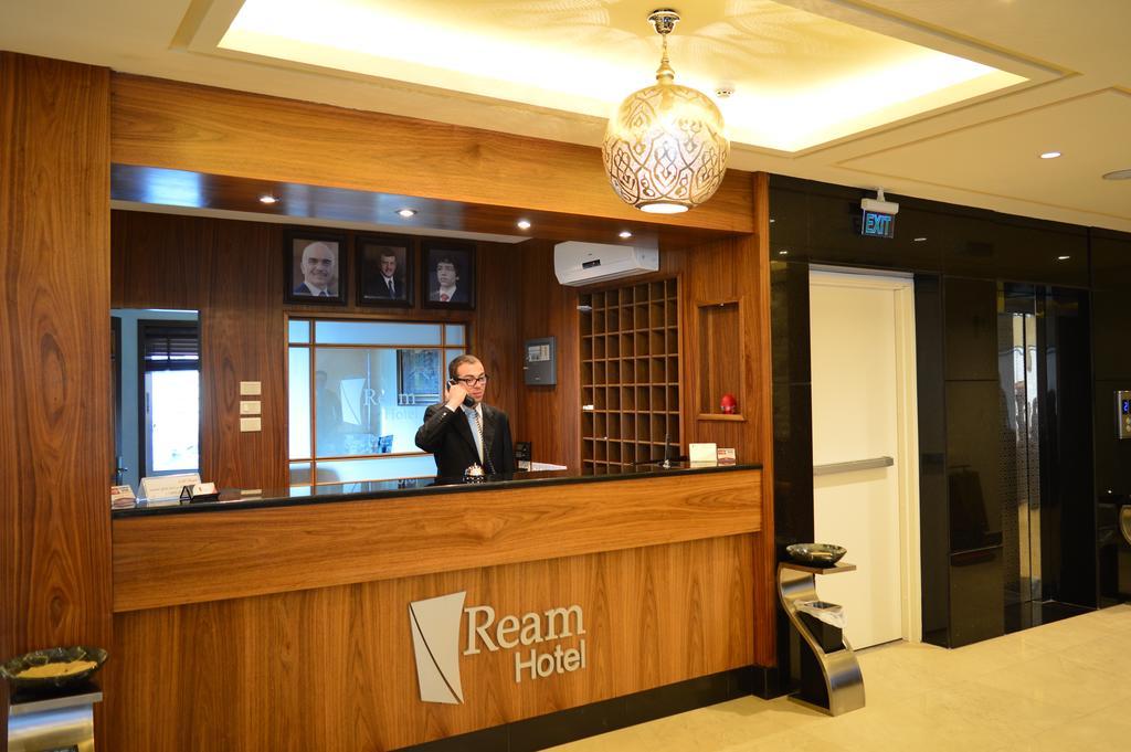 Ream Hotel Amán Exterior foto