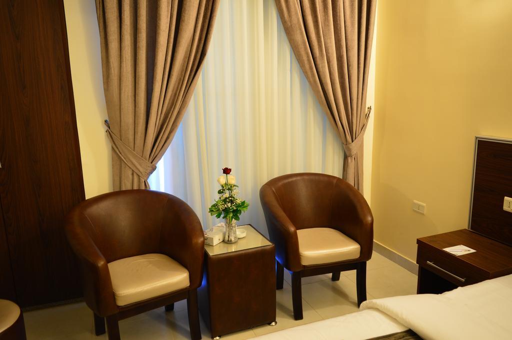 Ream Hotel Amán Habitación foto