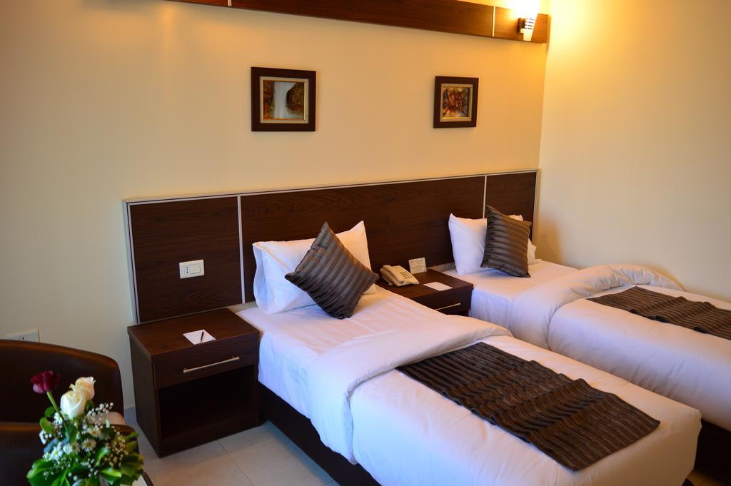 Ream Hotel Amán Habitación foto