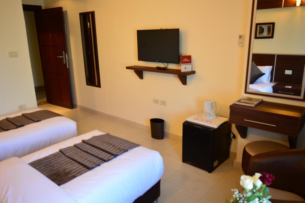 Ream Hotel Amán Habitación foto