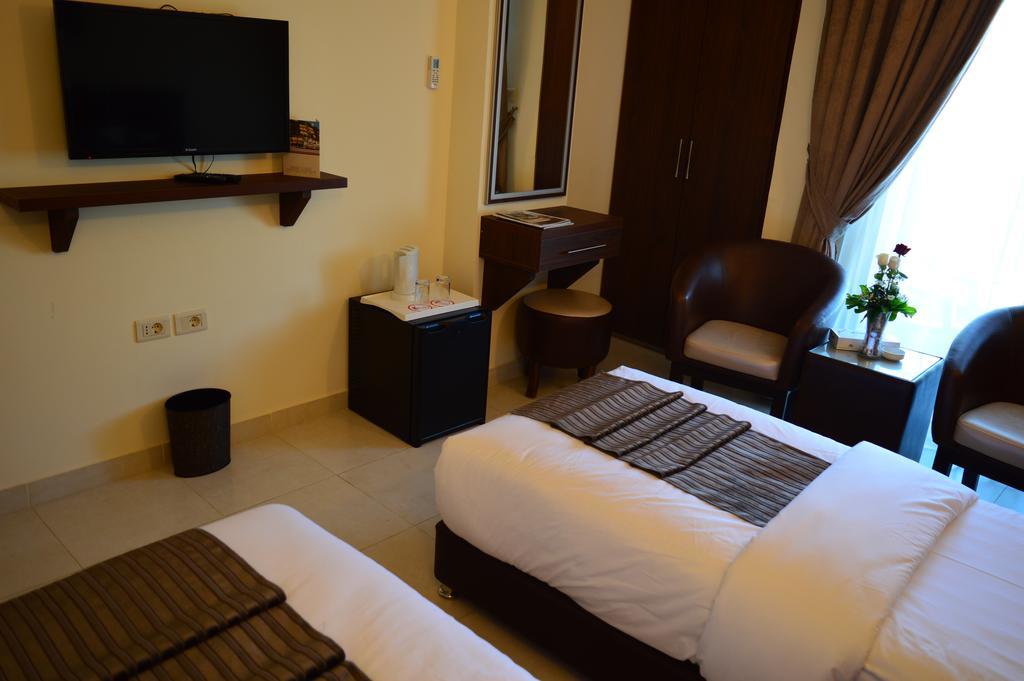 Ream Hotel Amán Habitación foto