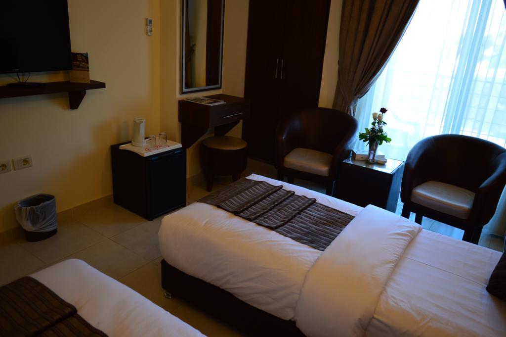 Ream Hotel Amán Habitación foto