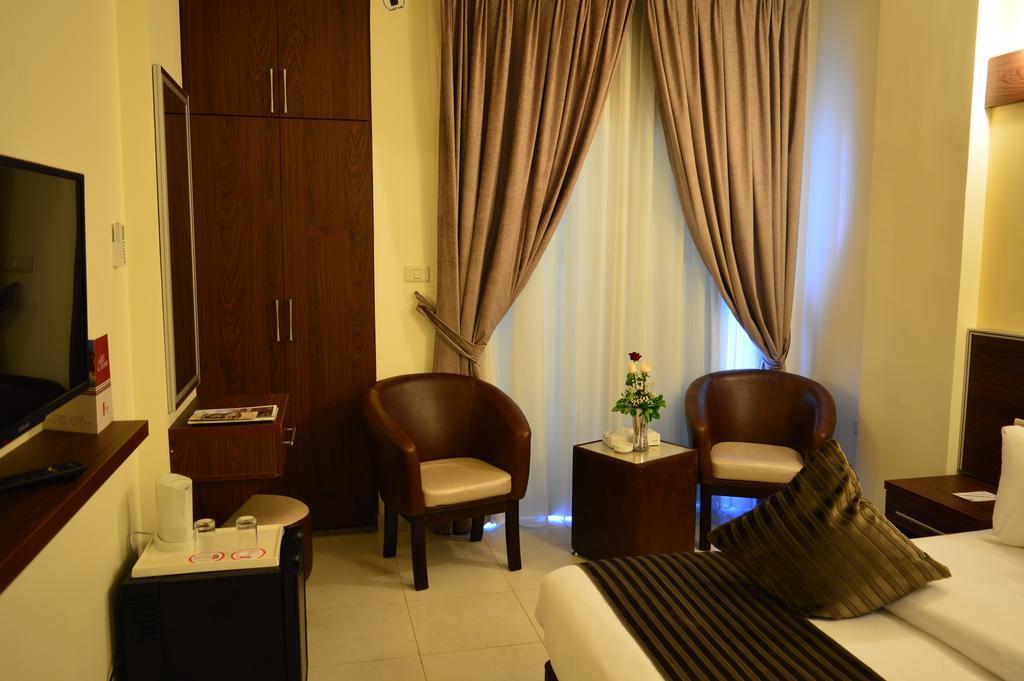 Ream Hotel Amán Habitación foto