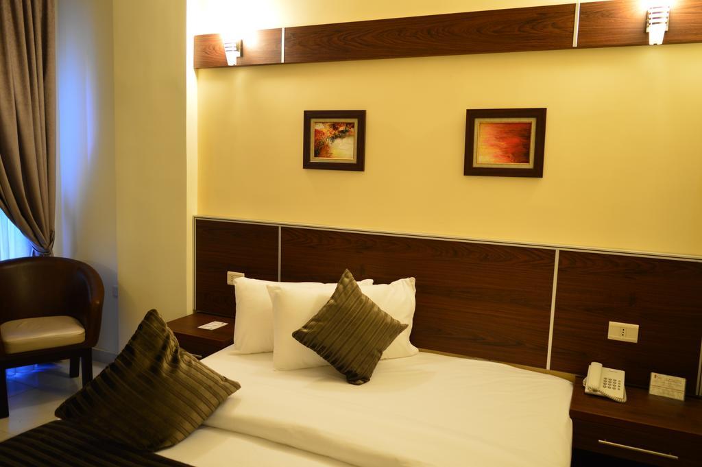 Ream Hotel Amán Habitación foto