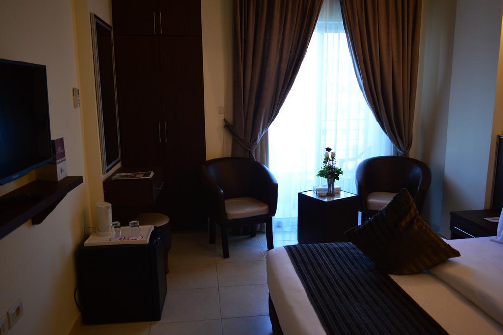 Ream Hotel Amán Habitación foto