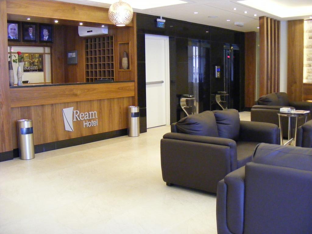 Ream Hotel Amán Exterior foto