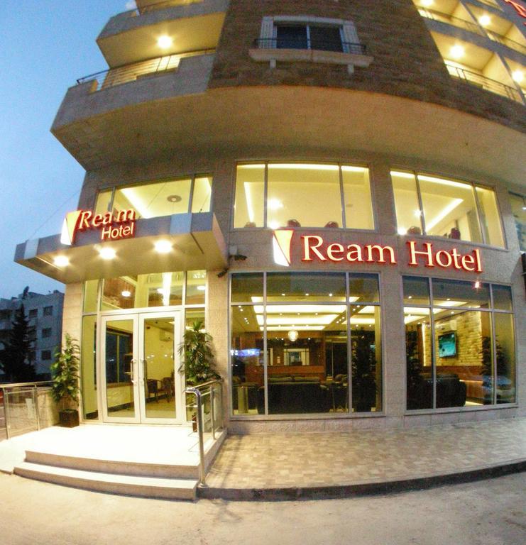 Ream Hotel Amán Exterior foto